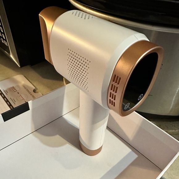 This is a brand new never used IPL Braun Hair Removal device worth $100. - Picture 2 of 3